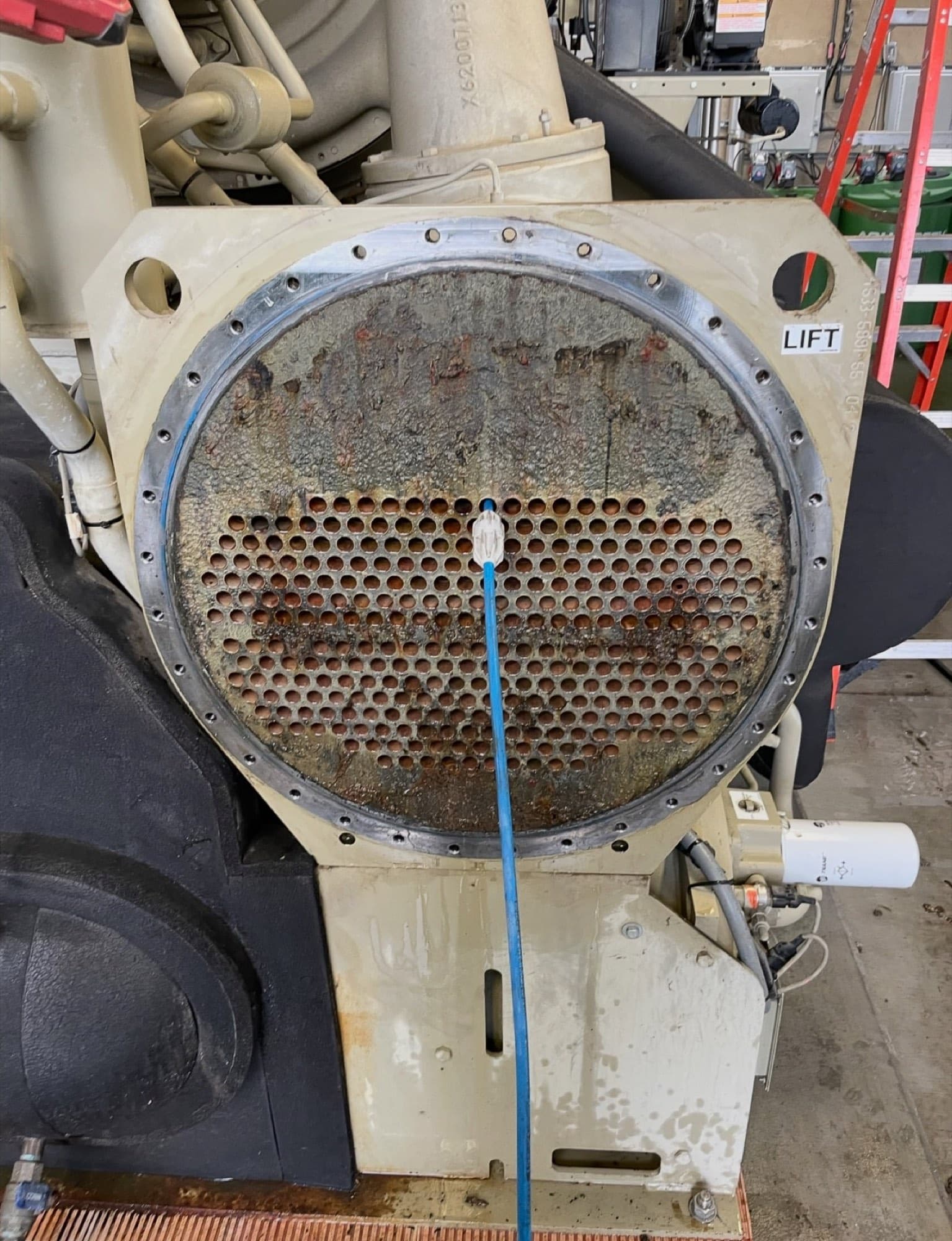 Shell-and-tube head opened for tube bundle inspection