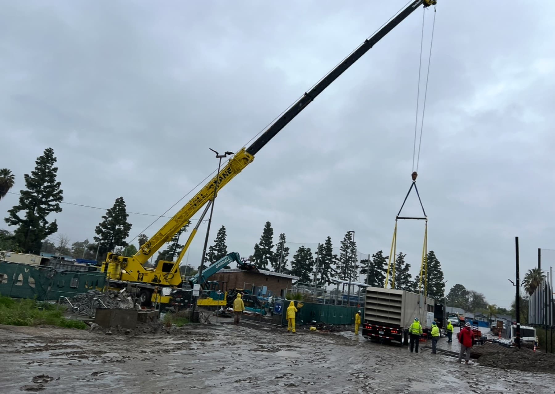 Heavy lift on an active construction site